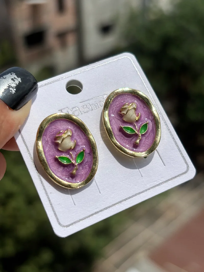 Vintage Regency Resin Rose Cameo Earring